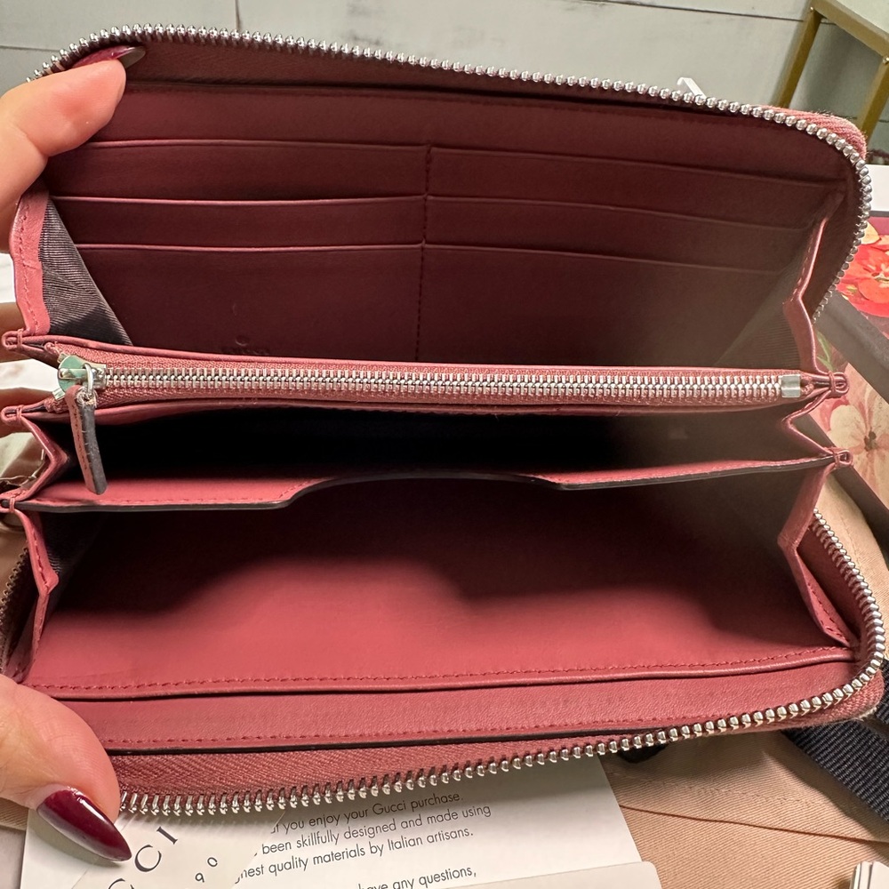 SOLD ❌❌❌ Gucci Bloom Zippy Wallet - Picture 8 of 11